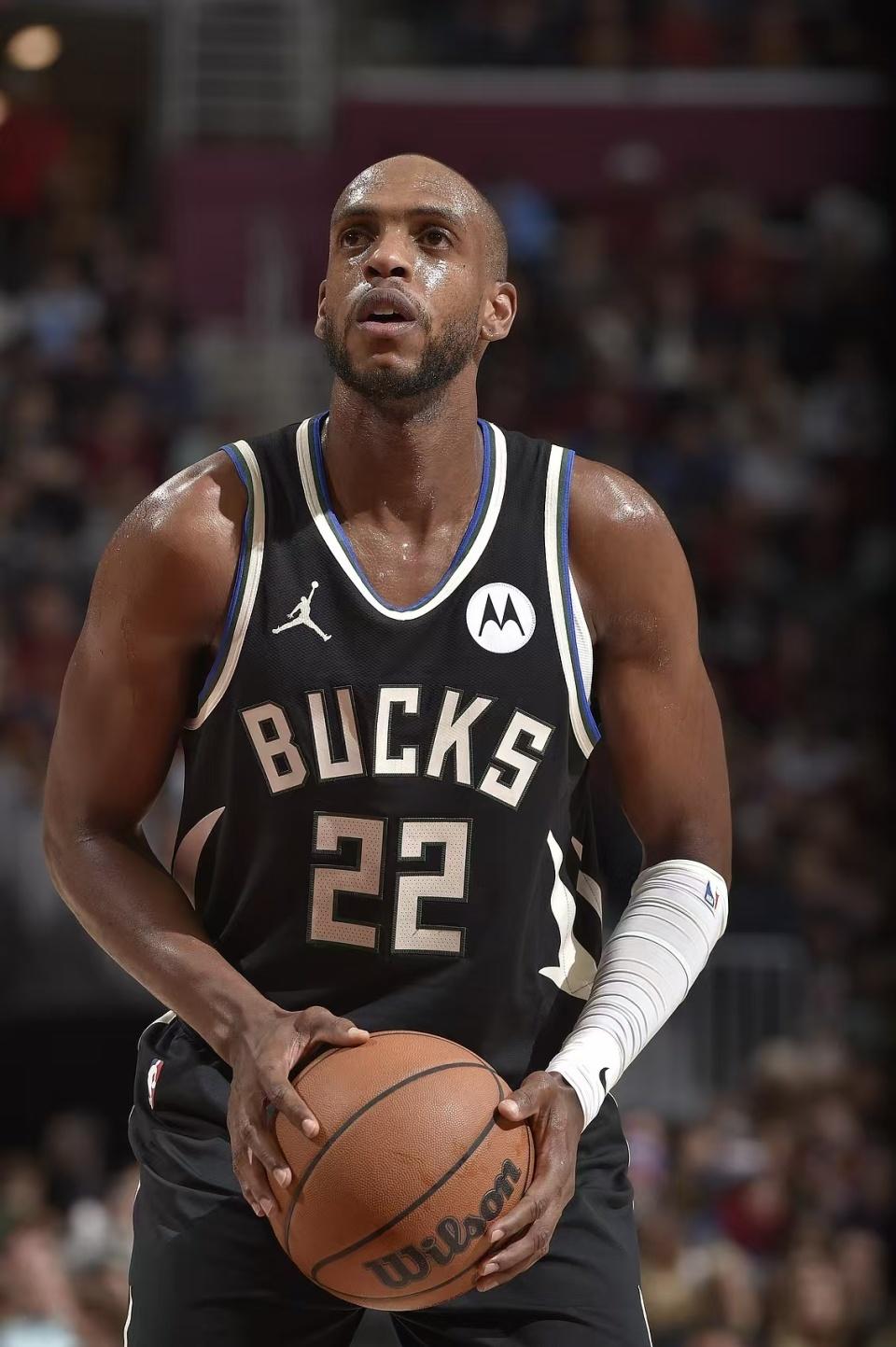 雄鹿惊艳全场，三连败助攻爆棚，莫兰特逆转取胜！