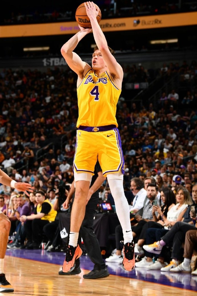 湖人惊艳全场，爆发新星助攻爆棚，官方宣布新规逆转取胜！的简单介绍